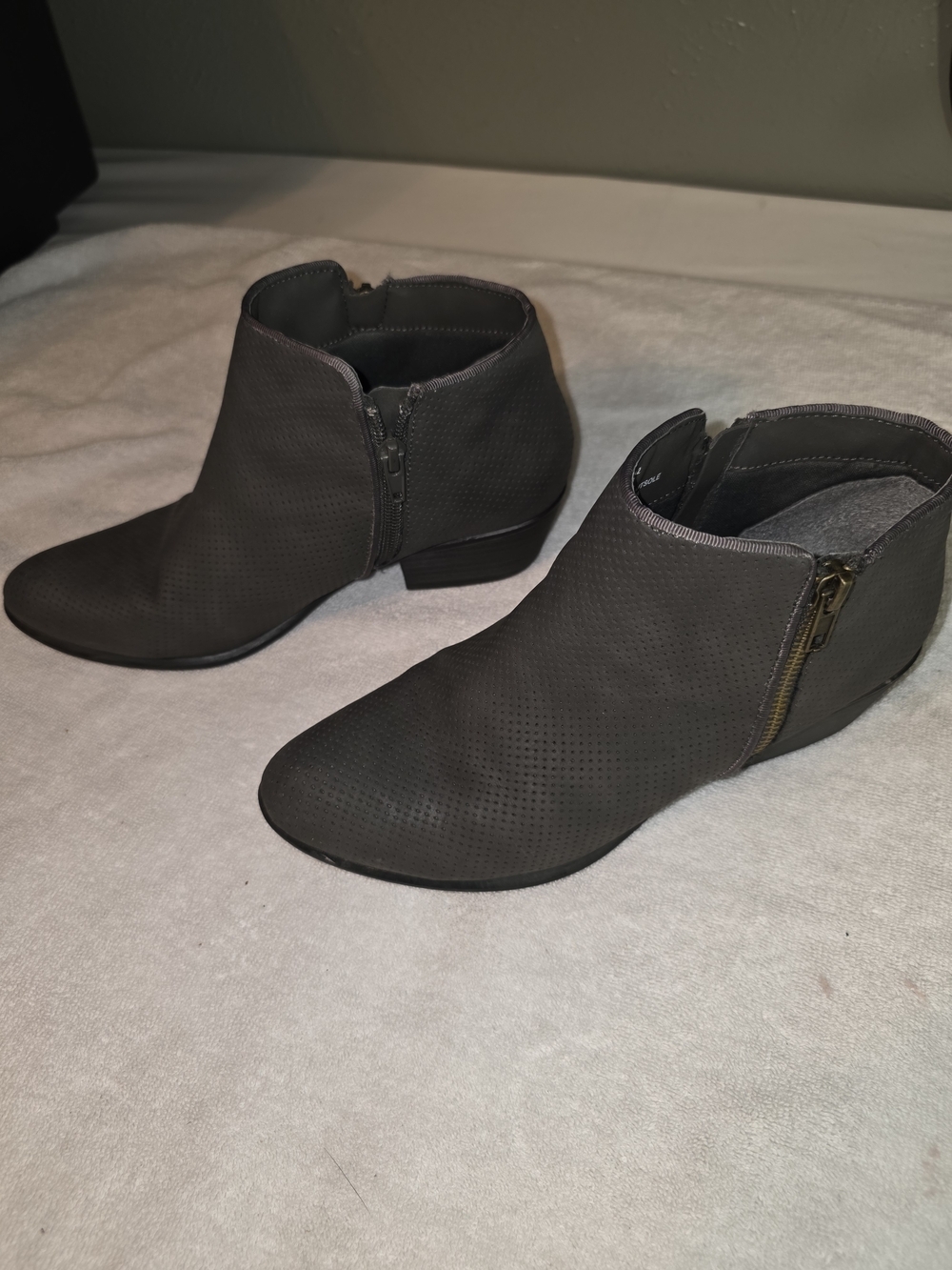 Esprit Tara Perforated Zip Ankle Booties Grey Size 9 Excellent Condition - Picture 6 of 6